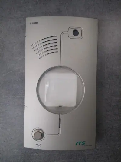 אינטרקום Pantel ITS עם מצלמה ולחצן קריאה בכניסה ראשית לבניין