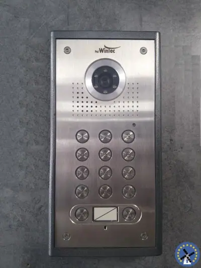 אינטרקום Wintec עם מצלמה וקורא כרטיס תג קרבה לבקרת כניסה